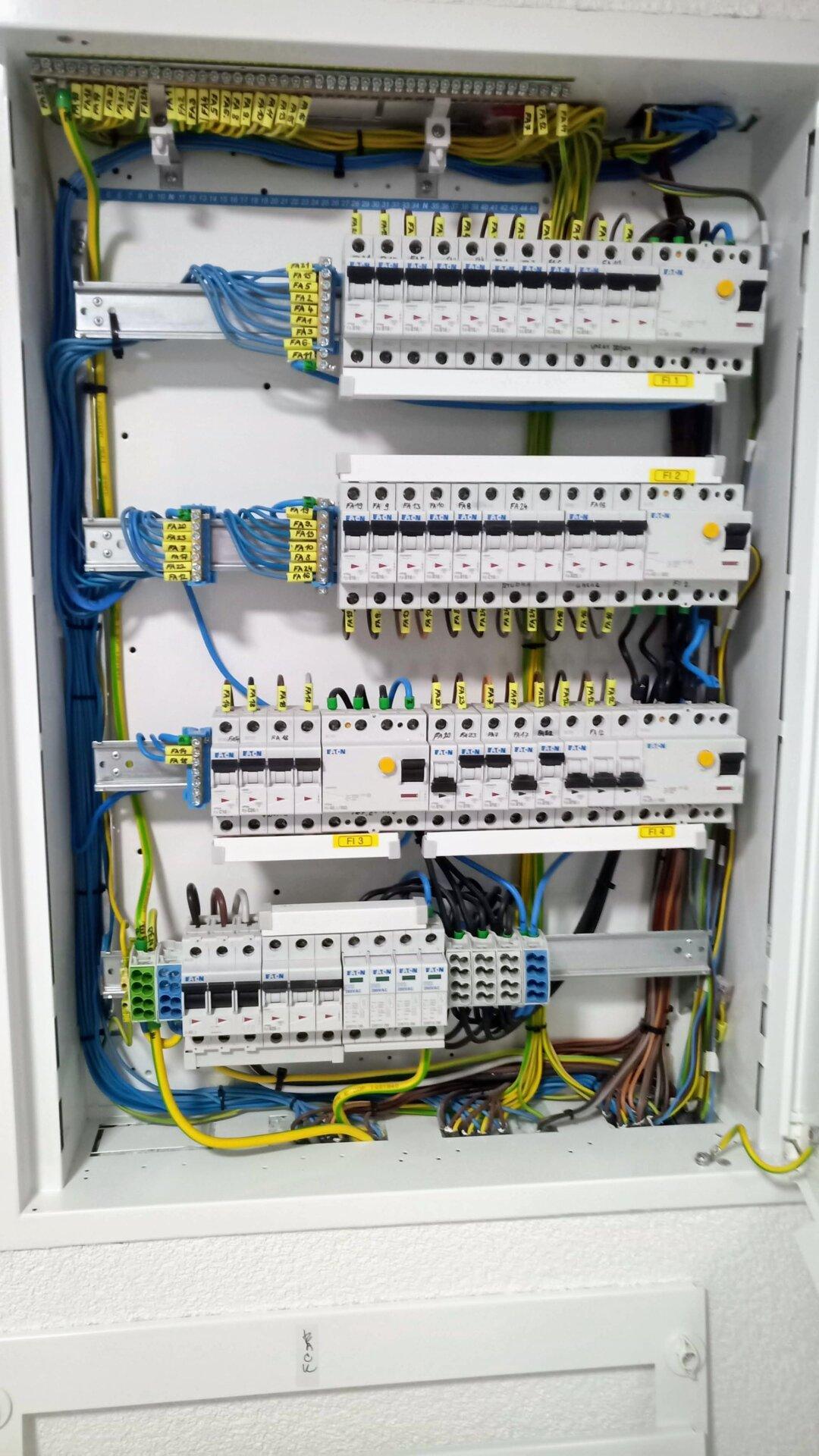 Montáž domového rozvádzača + kompletácia racku pre kamerový a zabezpečovací systém | Lažtek, Detva | Electric-mont