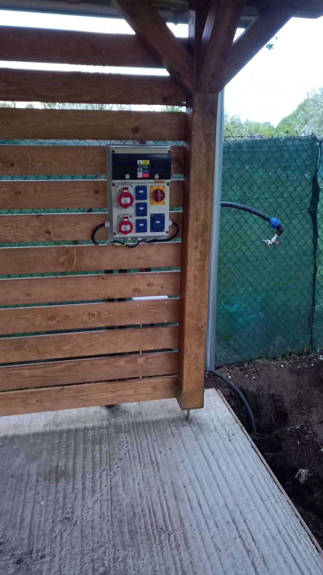 Prekládka dočasnej prípojky a malej rozvodnice | Chatová oblasť Podborová, Zvolen | Electric-mont